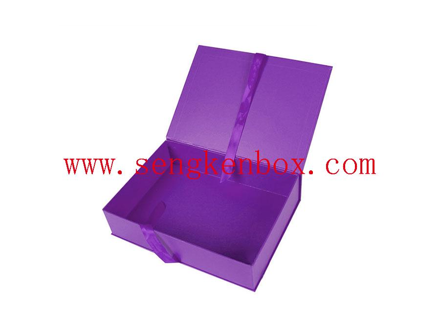 caja de papel de embalaje de regalo púrpura