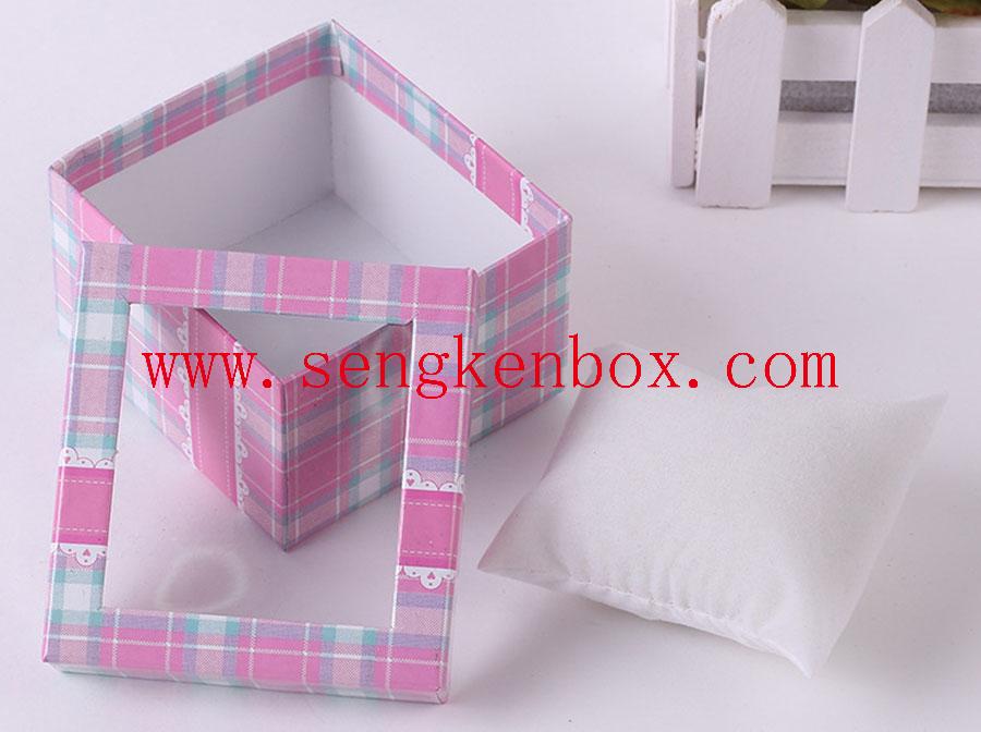 Caja de papel de regalo con diseño de tartán