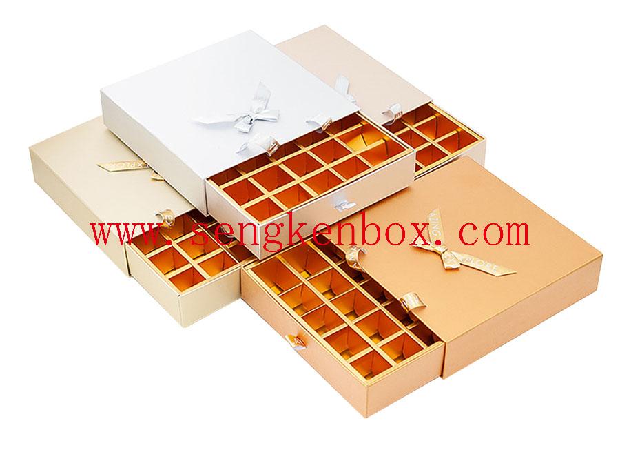 Caja de papel de regalo con divisor de chocolate
