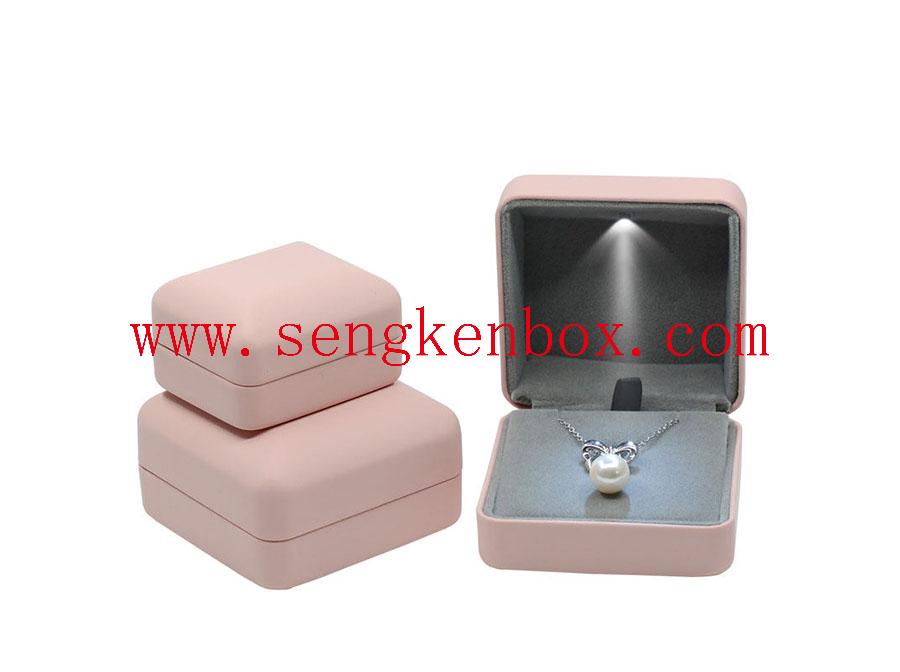 Caja de cuero de regalo de joyería rosa