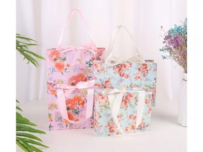 Floral Print Box With Silk Hand-Held