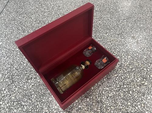 OEM y ODM Luxury Gift Wine Paper Box Packaging with Elegant Insert a la venta